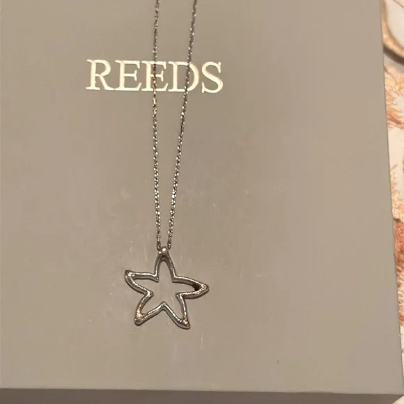 EUC SWAVORSKI CRYSTAL STARFISH NECKLACE SILVER - Picture 12 of 14